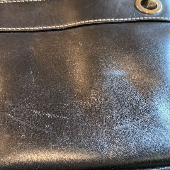 Donald J Pliner Black Leather Shoulder Bag w Magnetic Closure in GUC - Picture 2 of 10